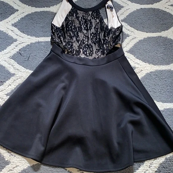 Short party dress - Picture 1 of 4